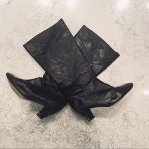 ❌ SOLD ❌ Seychelles Black Boots w/ Scallop Detail 2” Heel